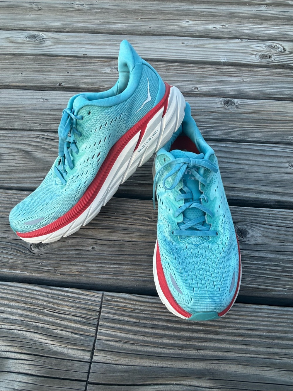 EUC Women’s Hoka One One Clifton 8 Running Shoes.